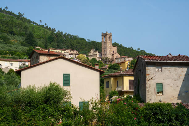 Borgo collinare della campagna lucchese